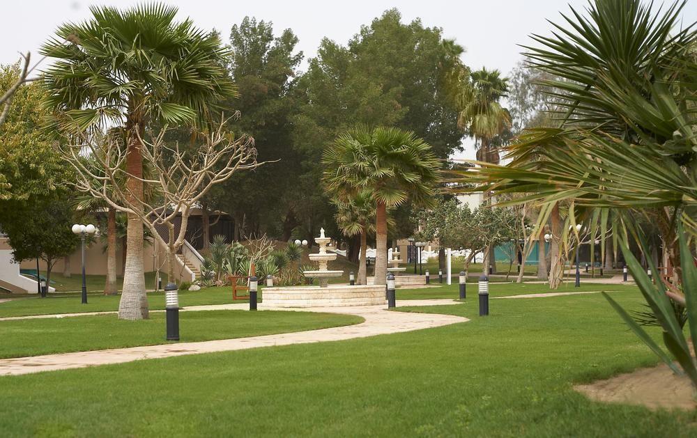 Le Meridien Αλ Κομπάρ Εξωτερικό φωτογραφία The park