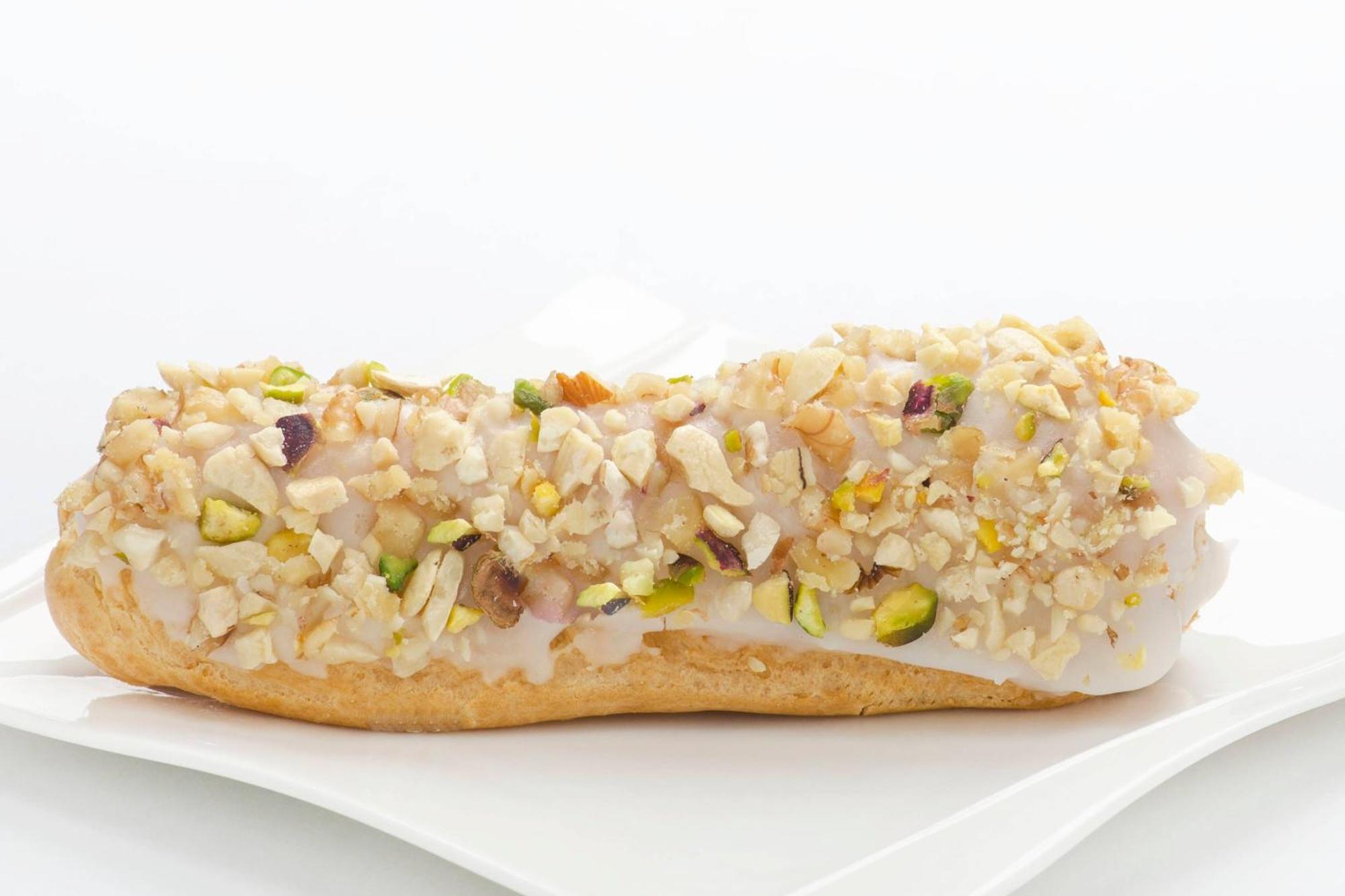 Le Meridien Αλ Κομπάρ Εξωτερικό φωτογραφία A traditional Italian pastry