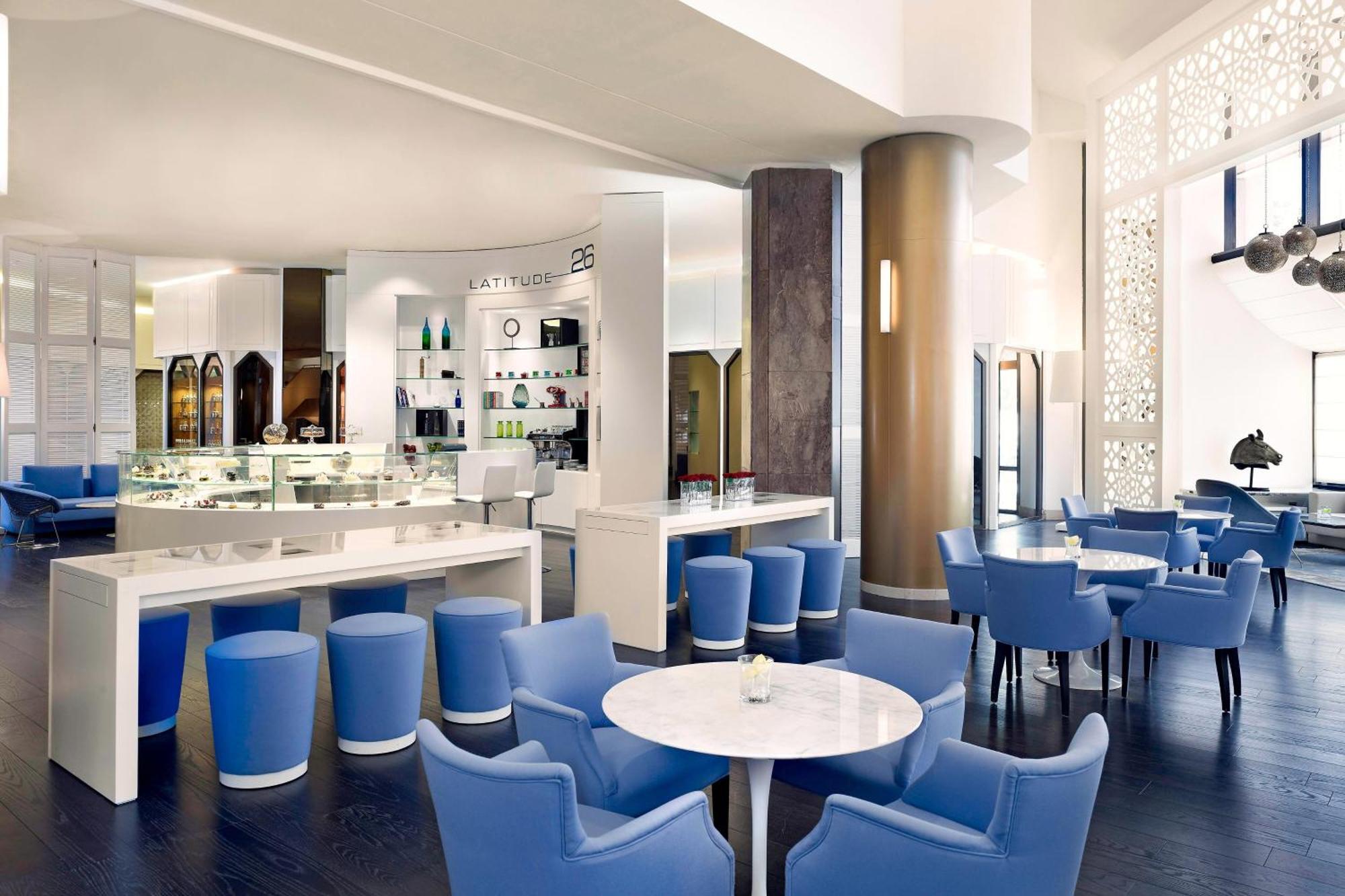 Le Meridien Αλ Κομπάρ Εξωτερικό φωτογραφία The lounge at the airport