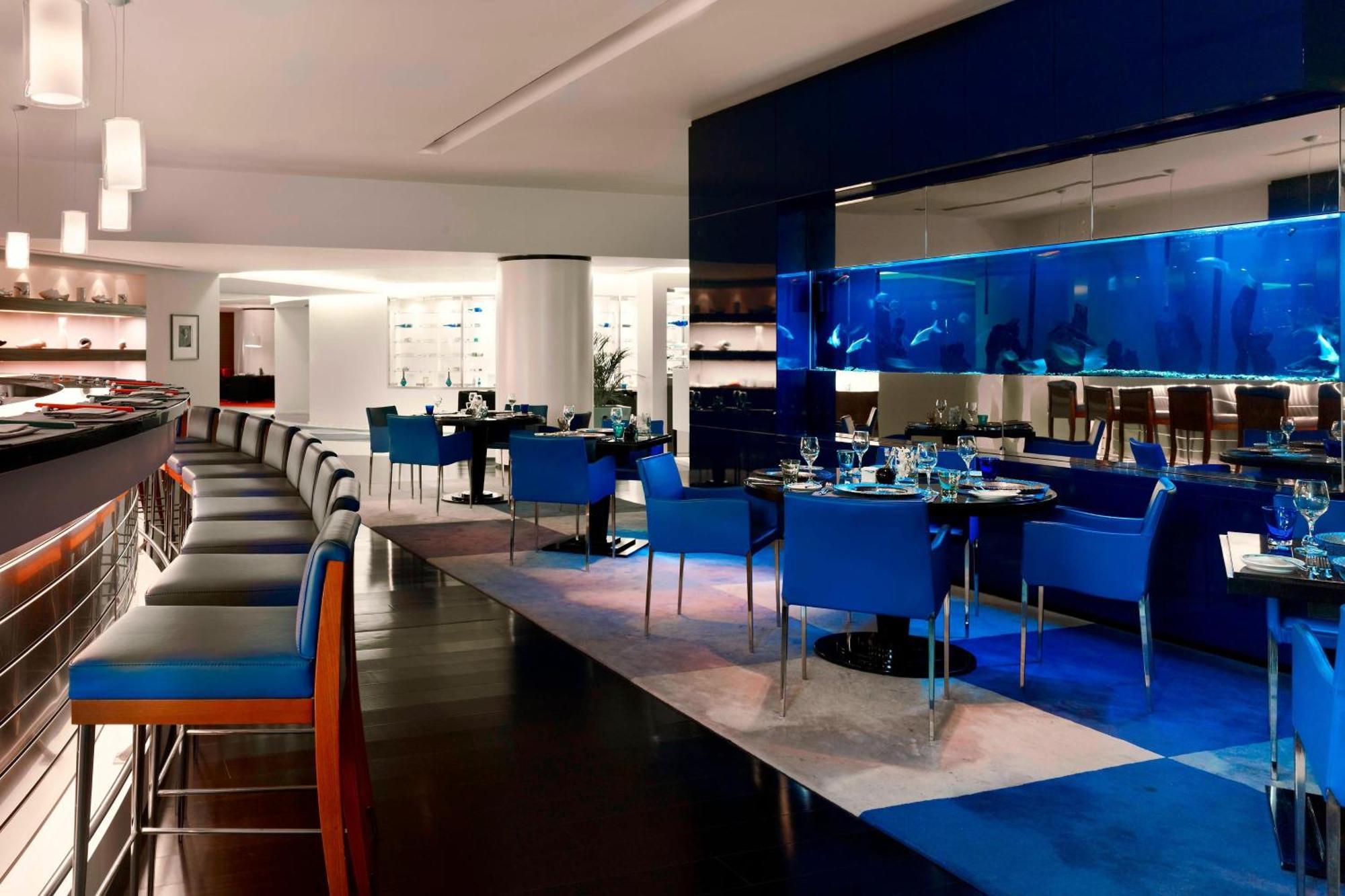 Le Meridien Αλ Κομπάρ Εξωτερικό φωτογραφία The Blue Water Lounge at London Heathrow Airport