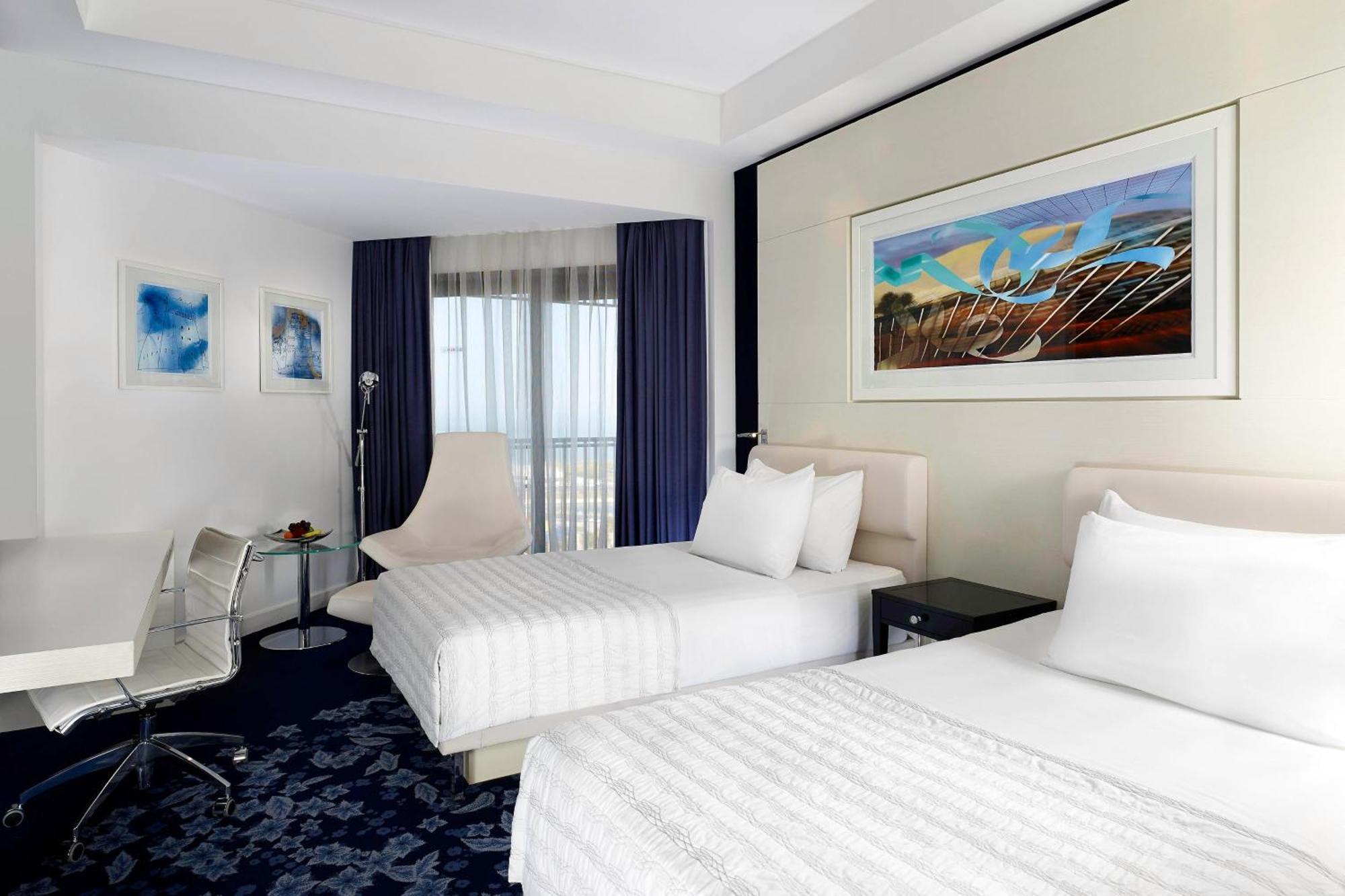 Le Meridien Αλ Κομπάρ Εξωτερικό φωτογραφία A room at the hotel