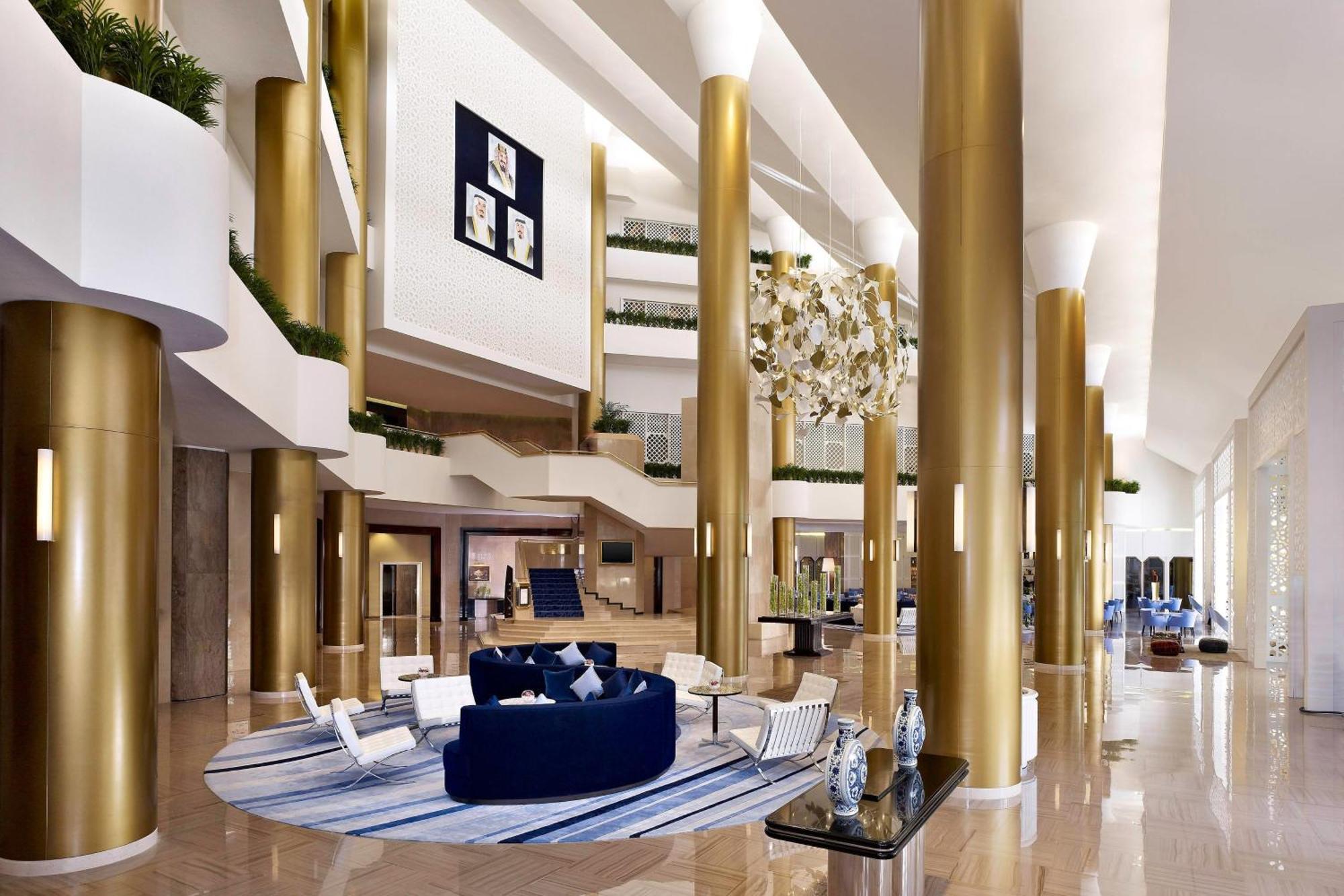 Le Meridien Αλ Κομπάρ Εξωτερικό φωτογραφία The lobby of the hotel